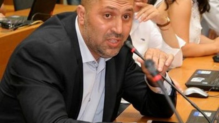 Неграмотният общински съветник от Пловдив Айри Мурад иска да става депутат