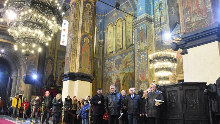 Стотици се включиха в официалното честване нa 3 март във Варна (СНИМКИ)