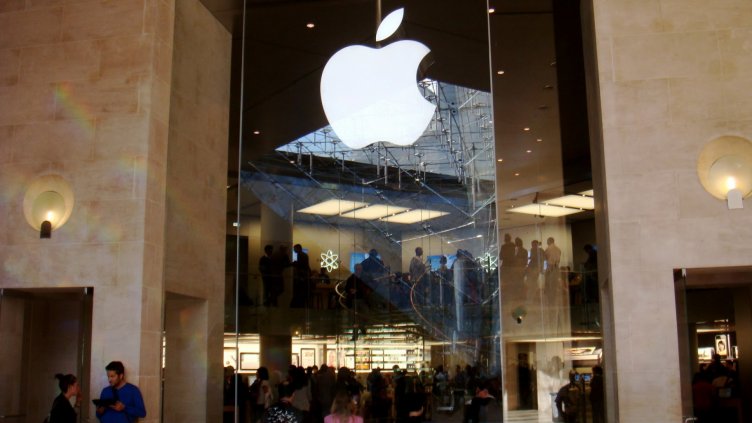 Apple пак е най-скъпата марка за Forbes