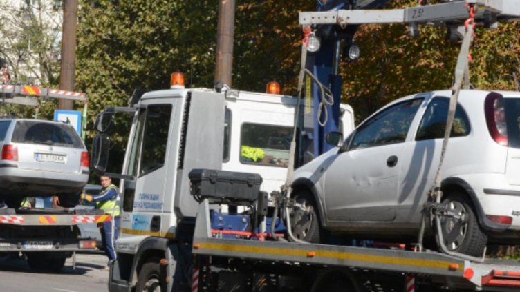 "Паяк" на Златните вдигна колата на турист