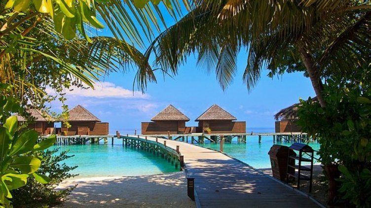 Малдивите ще ваксинират всеки турист