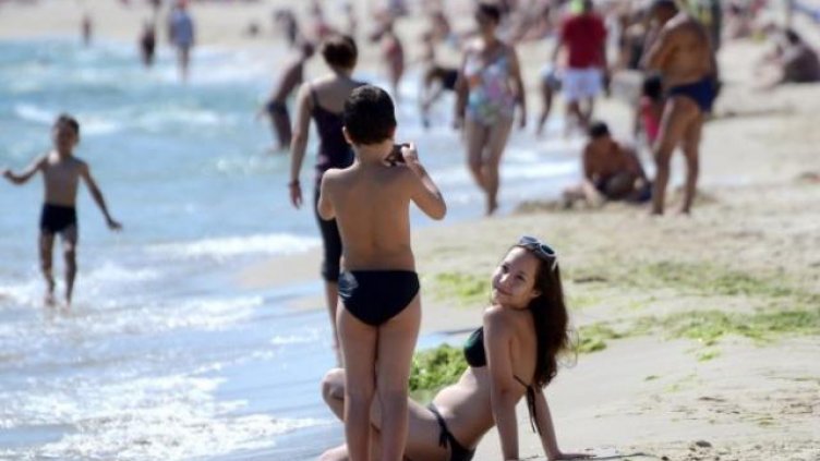 Крайморските градчета изместиха големите курорти. Евтино излиза там