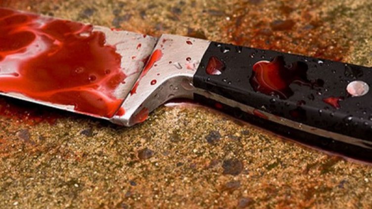 Двама мъже се карат, а едната съпруга с ножа...