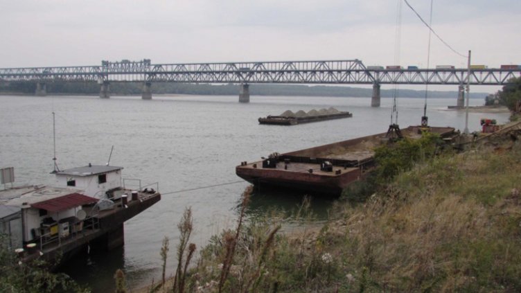 Патрони и бойна глава на снаряд извади дълбачка от Дунав