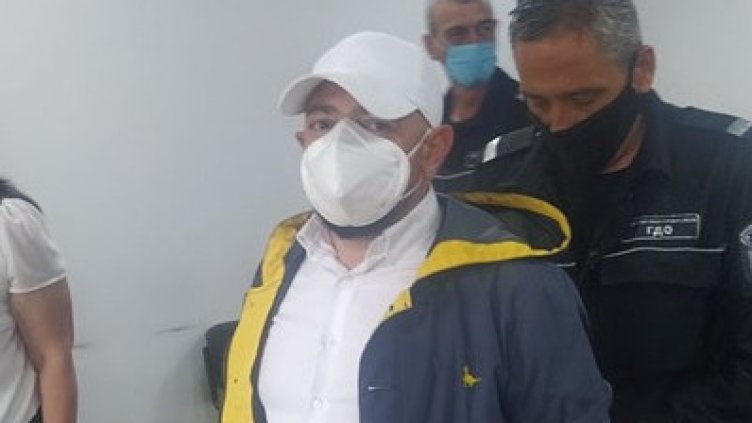 "Селски тип, варненец" плати само 5 бона и е свободен – биячът от "Капана"