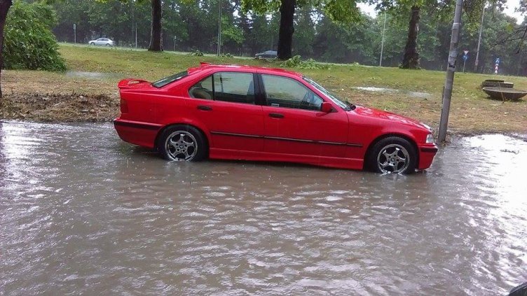 Порой и градушка удариха Варна (СНИМКИ)