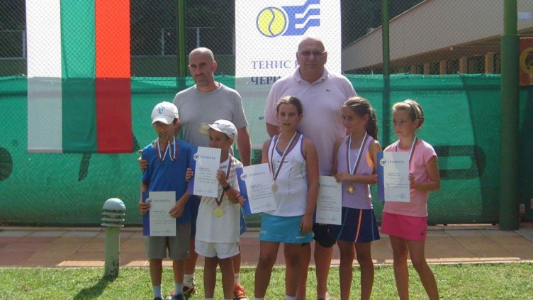 Варненци доминират в регионалното по тенис