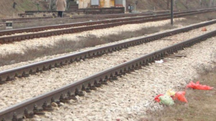 Двама блъснати от влак за денонощие