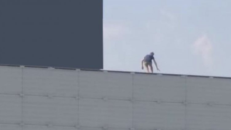 Нова опасна мода - селфи от покрива на мола