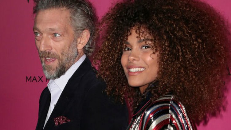 Бившият на Моника Белучи се натиска с 19-годишна мулатка