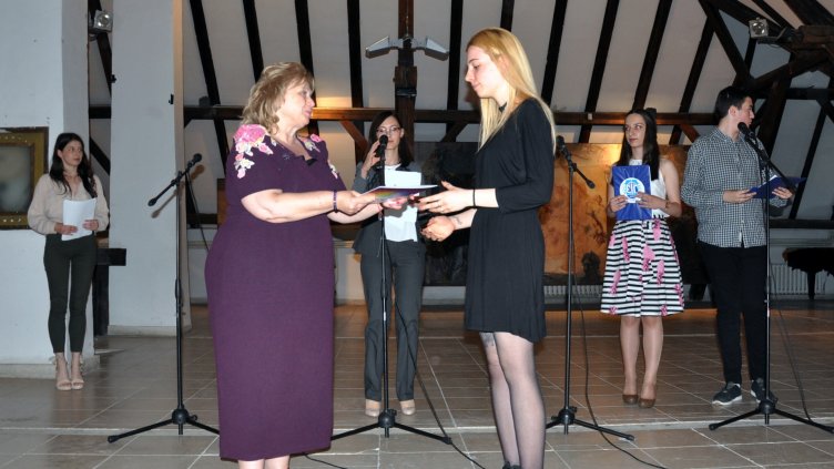 Наградиха победителите в конкурса за есе  „Този безкраен свят“