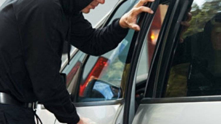 Откраднаха телевизор от паркиран автомобил