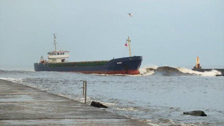 Български моряци без заплати и провизии на кораб в Италия
