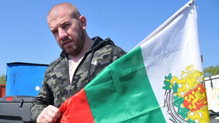 Ловецът на бежанци Динко - героят на катастрофиралия автобус