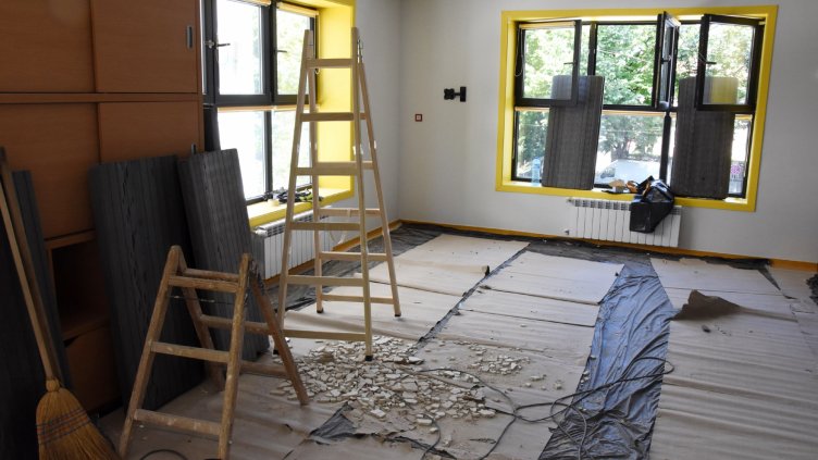 Назначават вътрешна проверка за падналия таван на детската градина във Варна