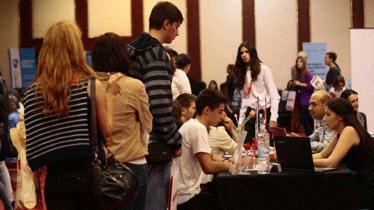 Все повече младежи искат да учат в чужбина