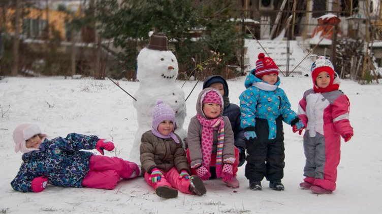 Снегът и децата на Варна (СНИМКИ)
