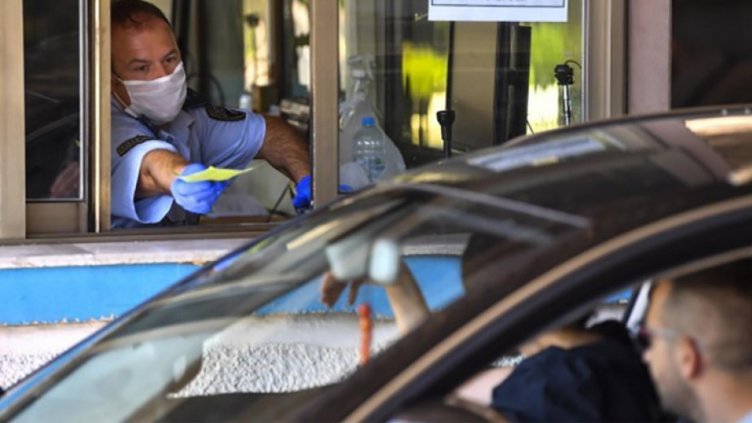 В Гърция позволиха по четирима в автомобил