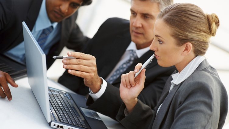 Над една трета от заетите продължават да търсят нова работа