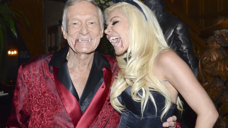 И Хю Хефнър се стяга за Хелоуин