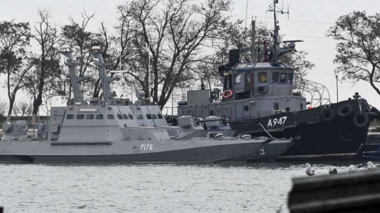 Русия връща задържаните в Керченския пролив украински кораби