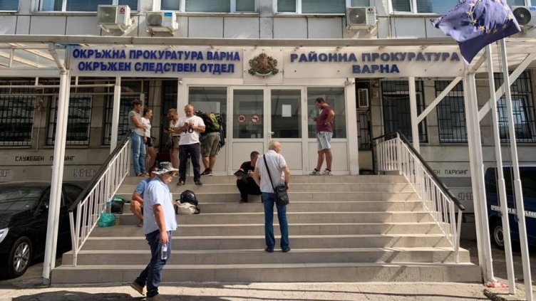 Дилър-чужденец остава в ареста