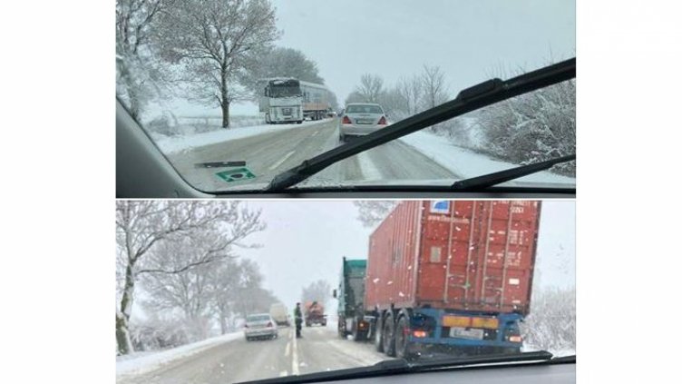 Аварирал ТИР блокира пътя Варна - Добрич