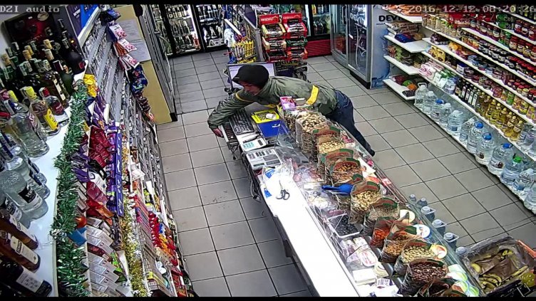 Съдят наркоман, нападал и обирал магазини във Варна