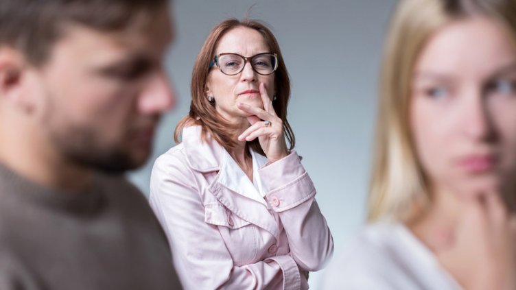 Знаци, че родителите на партньора ви са токсични