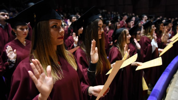 152-ма млади лекари се дипломираха днес във Варна