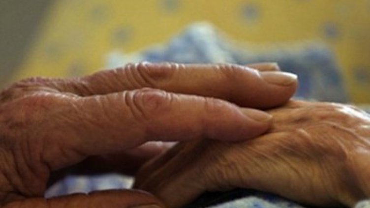 18-годишен пребил и изоставил баба в полето, тя се влачила 12 ч за помощ