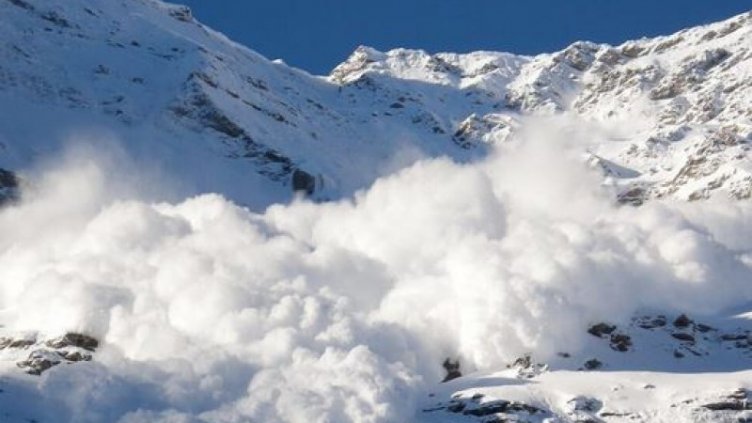 Лавини дебнат в планините