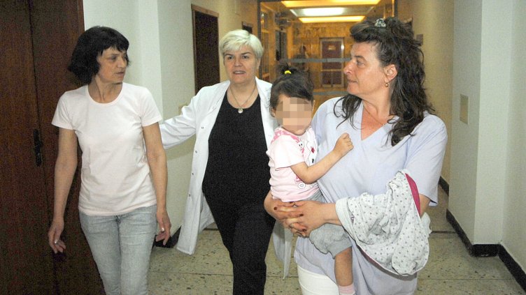 Изписаха от болница детето от Търговище