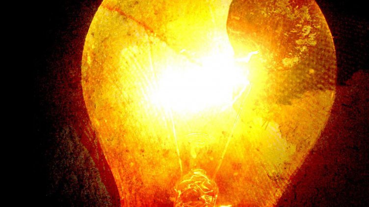 Домакиня получи сметка за ток за $284 милиарда