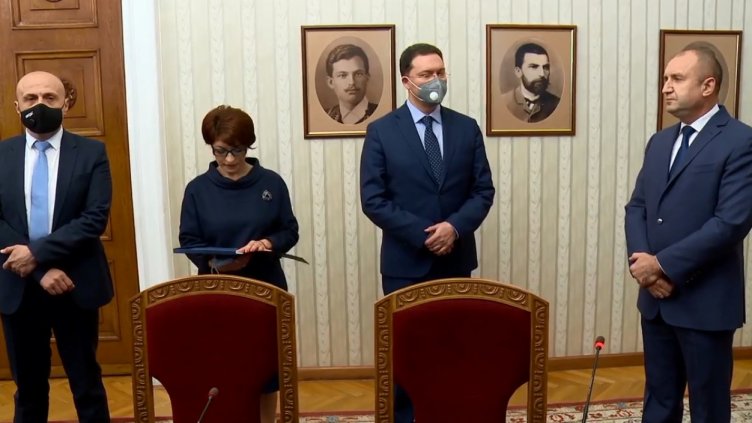Президентът връчи мандат на ГЕРБ за съставяне на правителство (ВИДЕО)