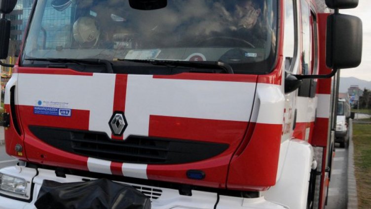 Лек автомобил изгоря при пожар 