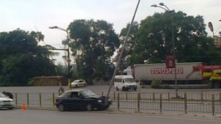 Голф нацели електрически стълб