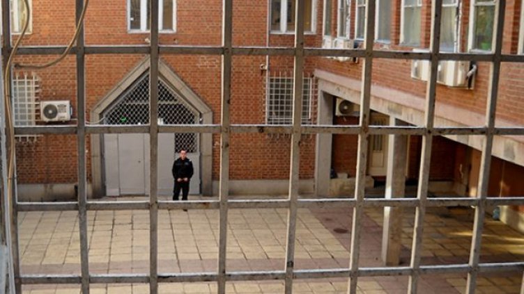 Обискираха затвора във Варна