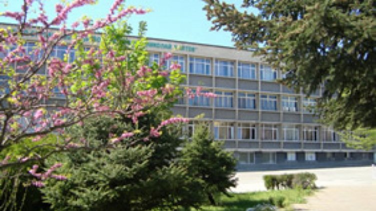 Разработват нов учебен план в Гимназията по дървообработване