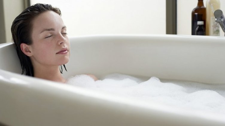 Горещата вана намалява кръвната захар и възпаленията