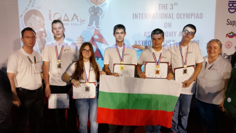 Успех: Два медала за варненските ученици от Международната олимпиада по астрономия и астрофизика