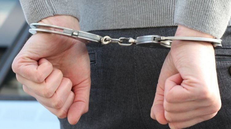 Задържаха двама за търговия с вот в Сливенско