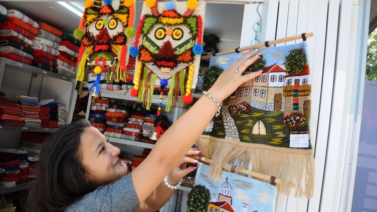 МЕЖДУНАРОДНИЯТ ПАНАИР НА ЗАНАЯТИТЕ И ИЗКУСТВАТА по традиция ще е от 1 до 21 август в Морската градина, до сцена „Раковина“. Снимка ПЛАЕМЕН ГУТИНОВ