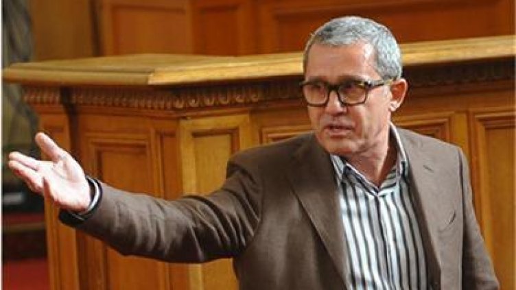 Кабинетът оцелява след "ремонт"