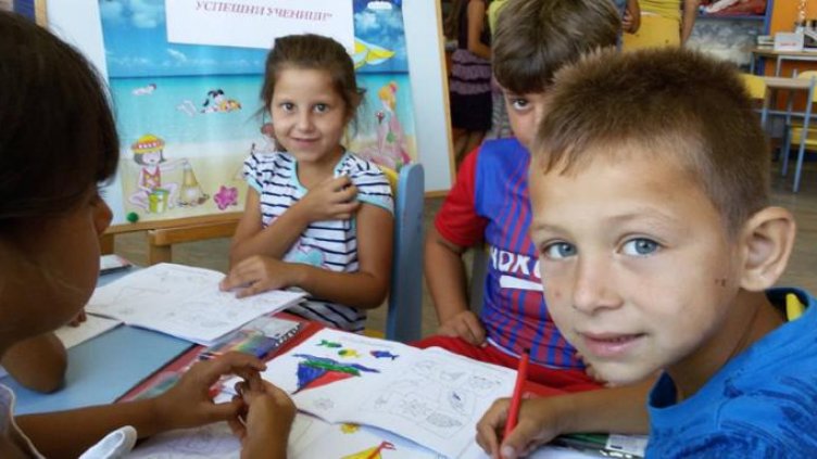 Държавата зарадва близо 60 000 семейства с ученици от първи и осми клас