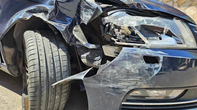 Шофьор се удари в бетонна ограда, загина на място