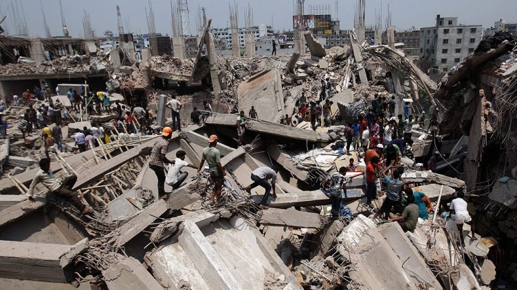 Жилищна сграда се срути в Шанхай, има жертви и ранени