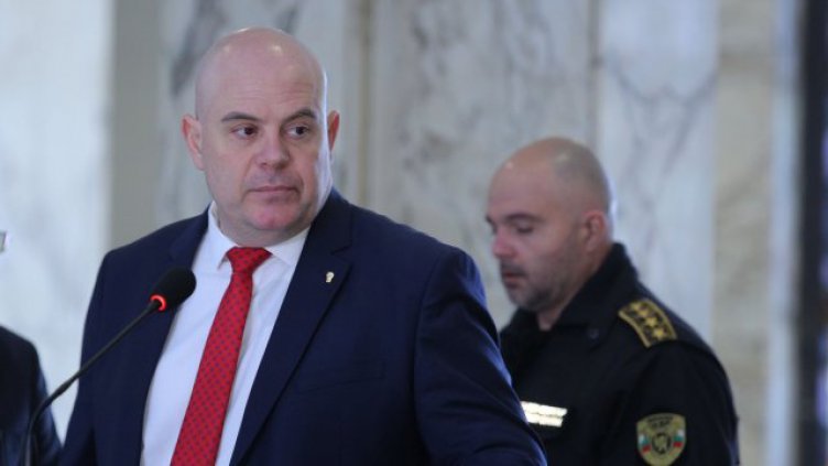 Гешев: Радев подкрепя бегълци от правосъдието