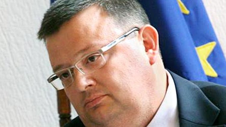 Съдбата на КТБ не трябва да е финансова смърт, обяви Цацаров