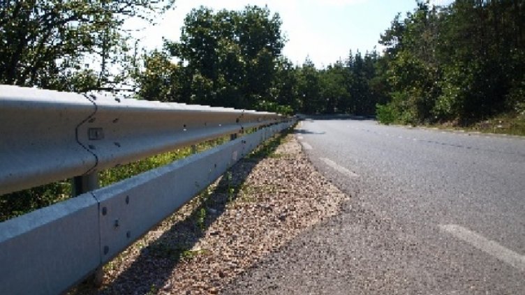 Колко дълго след ПТП  се оправят опасните мантинели?  